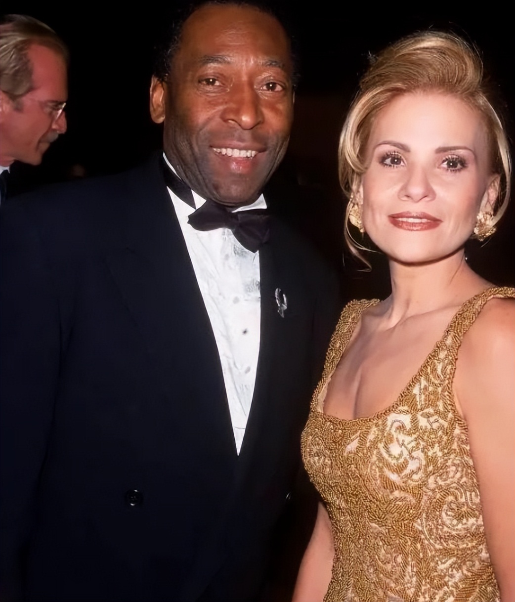 82岁球王贝利已进入临终关怀阶段,球王贝利坎坷的传奇成名之路