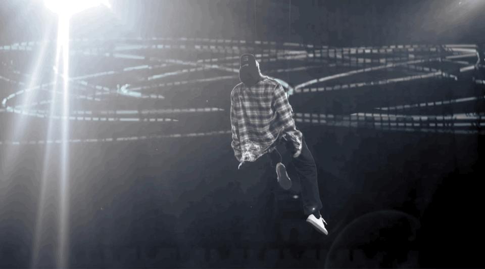 王一博回眸杀蓝湛,王一博跳舞杀马特