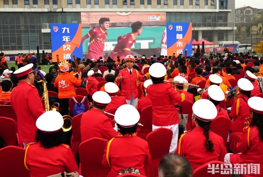 记者谈中超青岛队退出中超,青岛重振华中市场