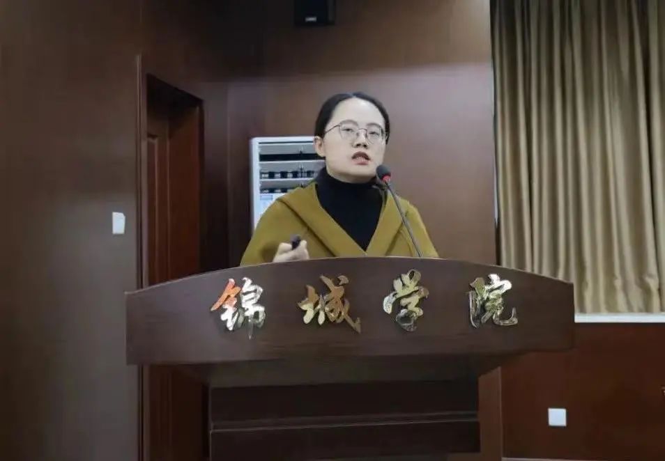 锦城辅导员王娅：让行动的脚步去丈量学生成长的长度