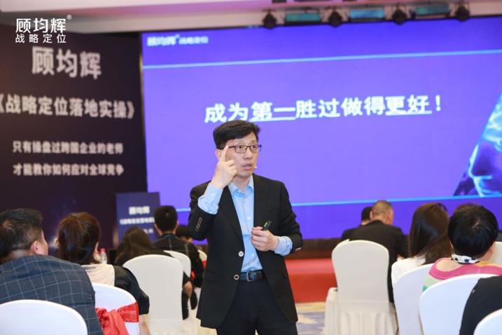 顾均辉说定位：开眼镜店能多赚钱，宝岛眼镜的成功想复制吗？