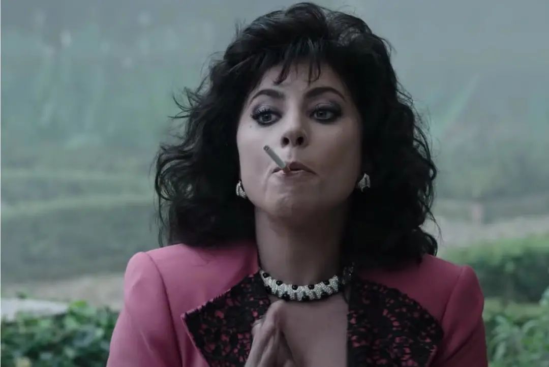 lady gaga和黑寡妇 (gaga今年格莱美礼服)