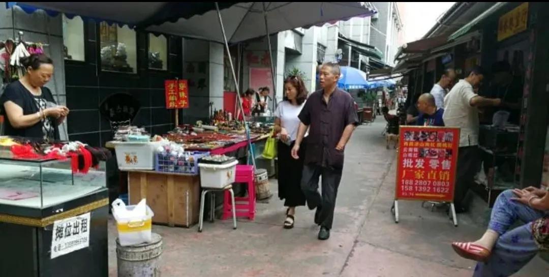 成都仙桥古玩市场每天都有人吗,成都送桥古玩市场