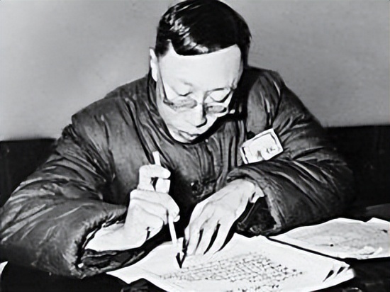 溥仪离开故宫第一个晚上住在哪里,溥仪离开紫禁宫时拿走了几个至宝