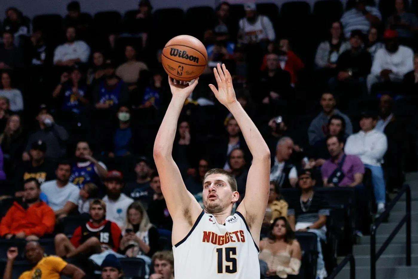 美媒评出西部最佳阵容,2023-2024赛季勇士对阵湖人成绩