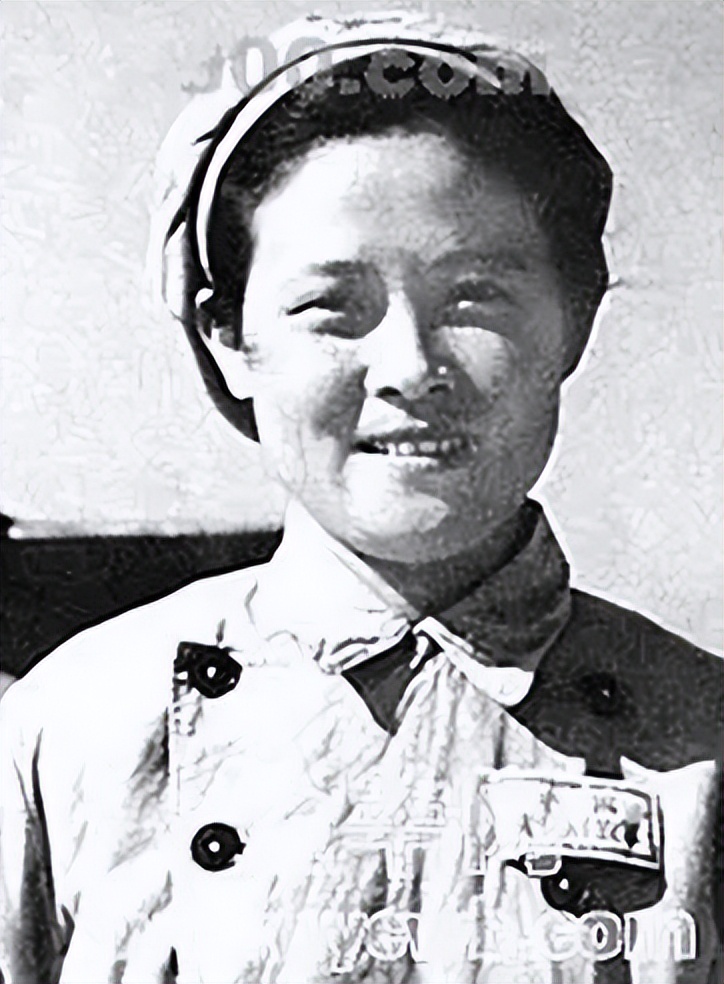 拿哈佛全奖、对话美国*官高**！这些战地记者、新中国第一代女记者，都来自交大！