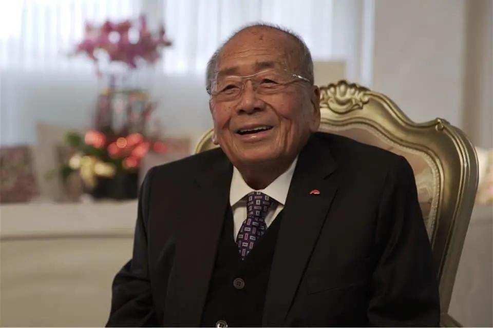 穷小子打拼十年成了亿万富翁,穷小子靠打拼成亿万富翁