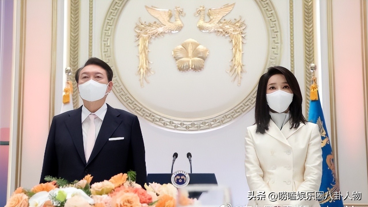 韩国第一夫人变低调，金建熙新年穿着好少女，吸取G20峰会教训