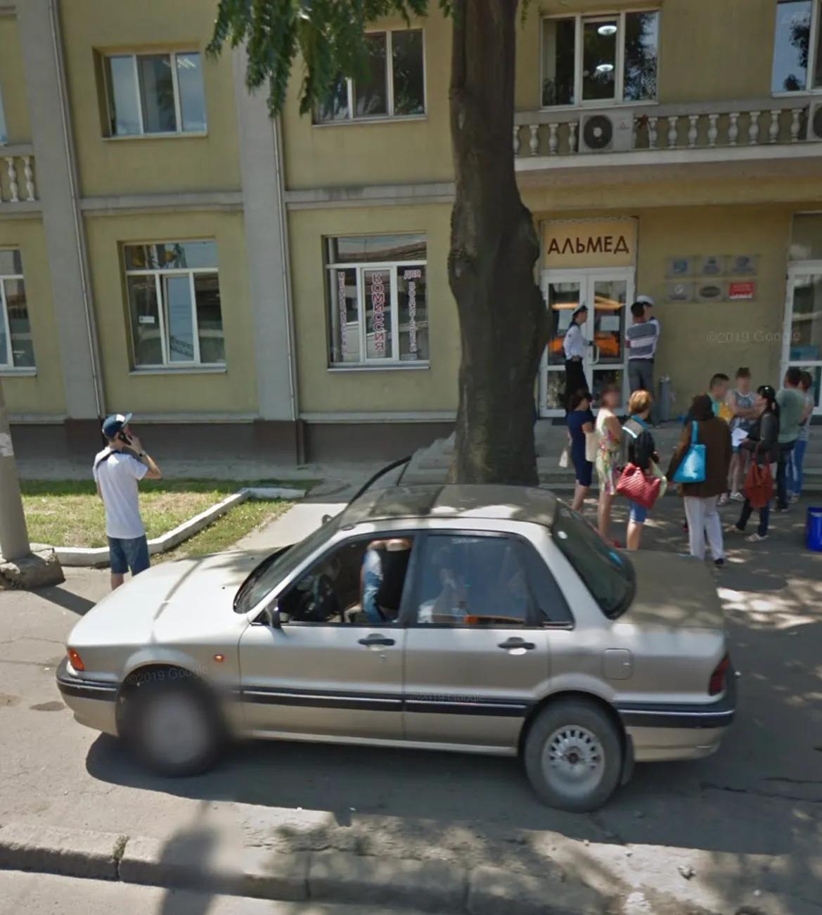 乌克兰敖德萨街头老车、日系车多，但俄罗斯车很少