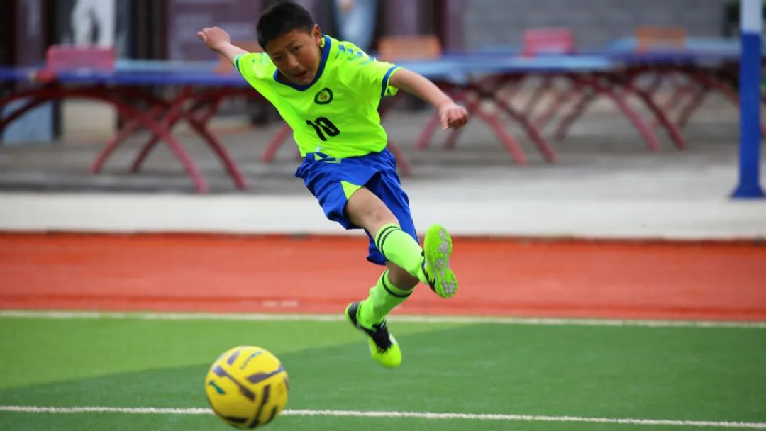 少年足球现场,少年足球队在线播放