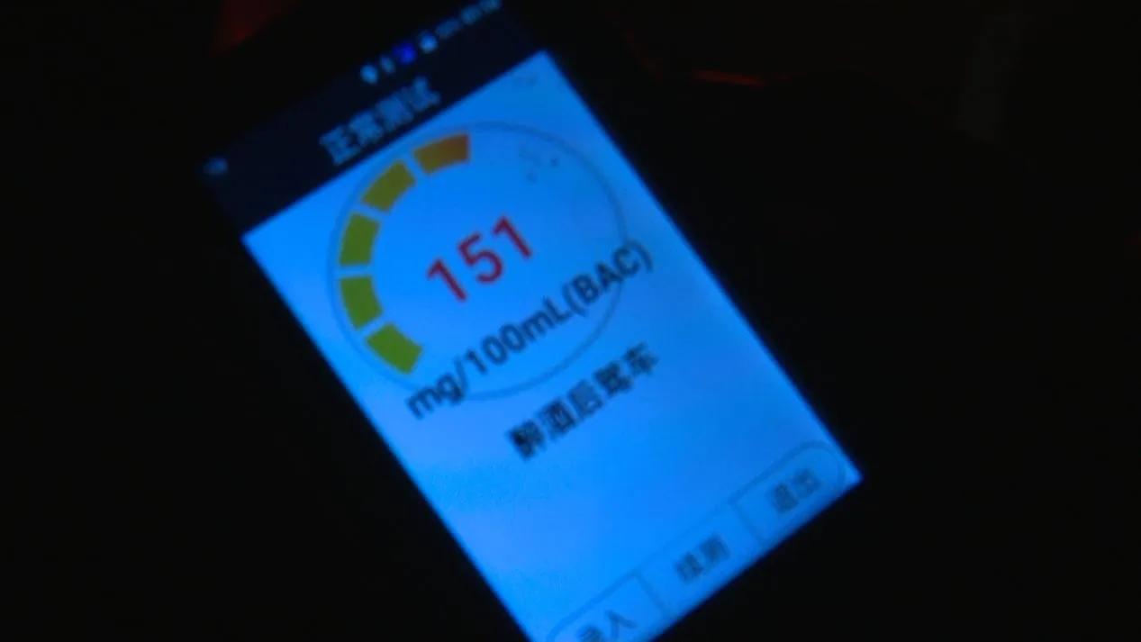 男子隔夜酒后主动找民警测酒精,男子酒后到派出所要求尿检