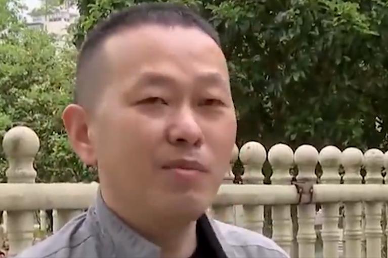 男子养十只鸡年收入1000多万,养100000只鸡一年收入