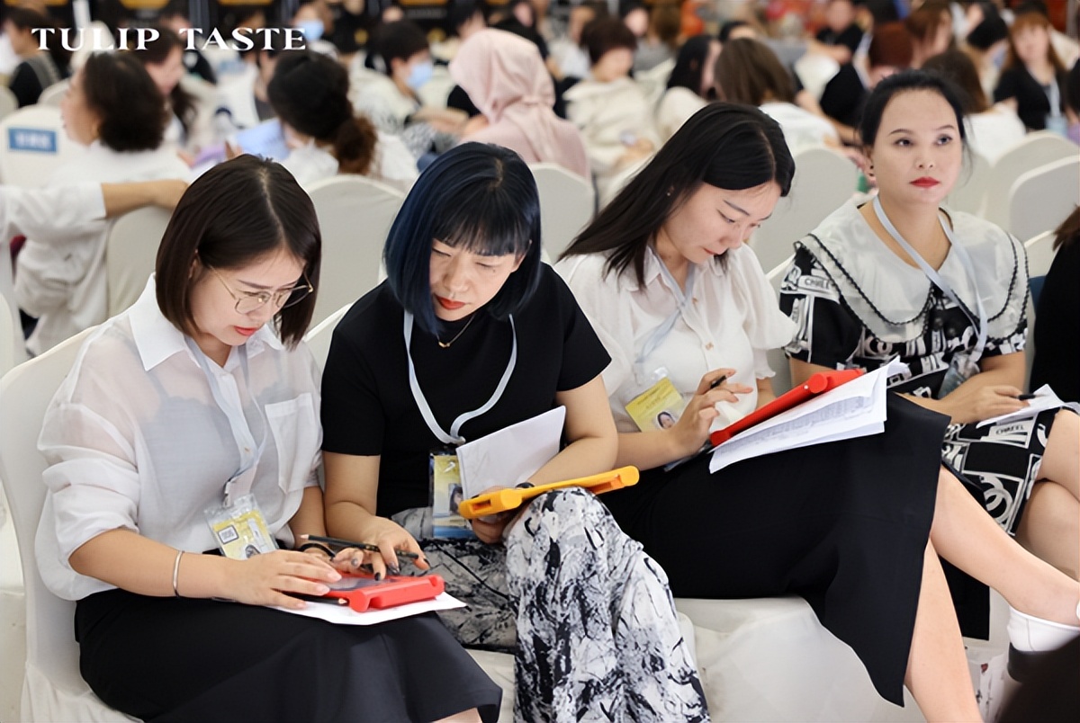 凝聚青春力量奋进新的征程,凝聚青春正能量逐梦扬帆再起航