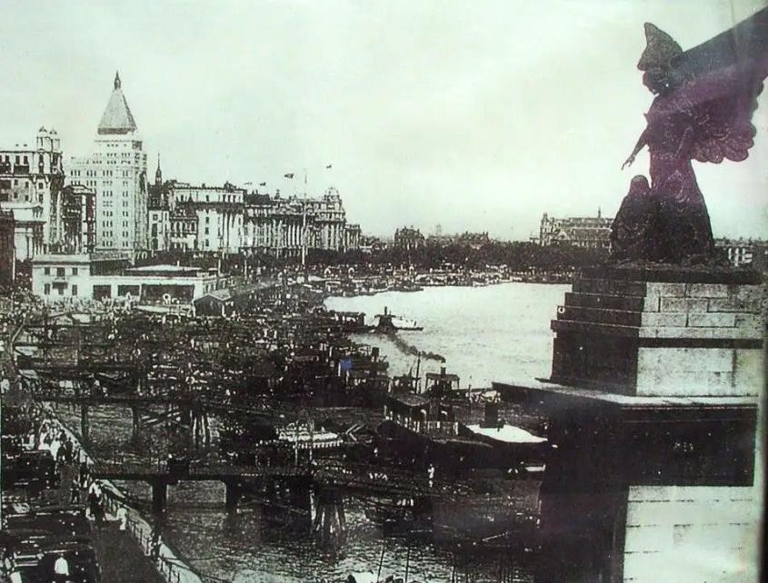 94年*小平邓**最后一次到上海，离开前对*菊黄**说：这是上海最后的机遇