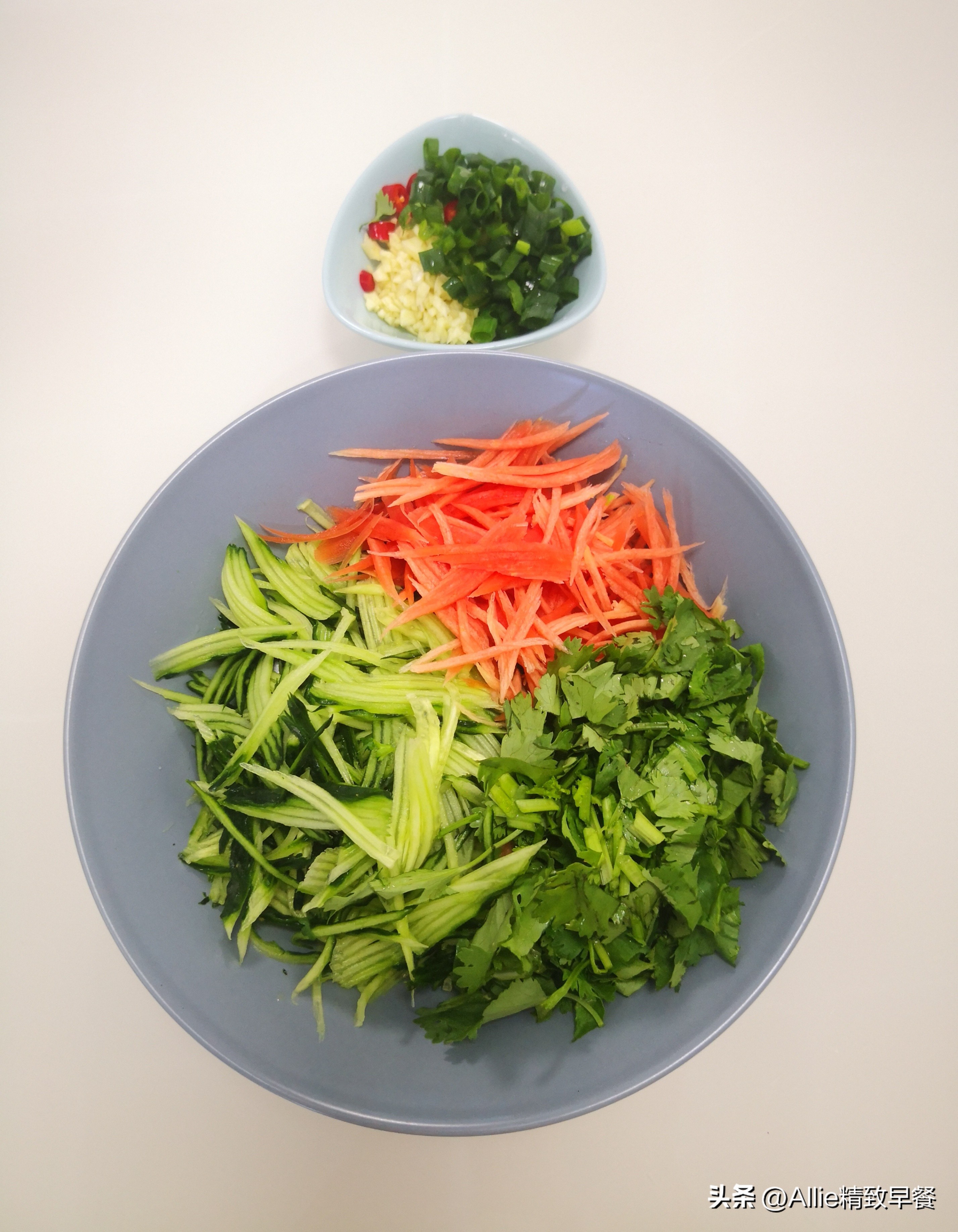 天气热不想吃肉想吃点清淡的,凉拌莜面详细做法