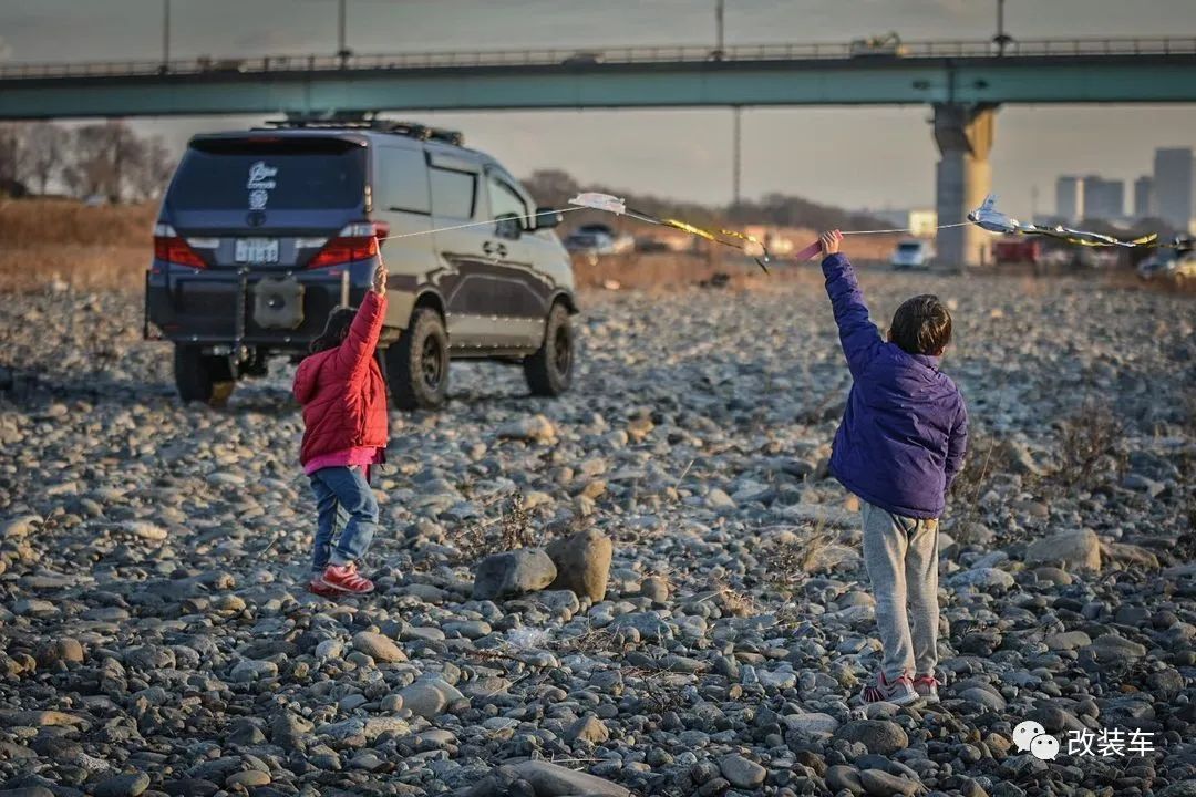 新款丰田威尔法改装,奶爸车改造老霸道