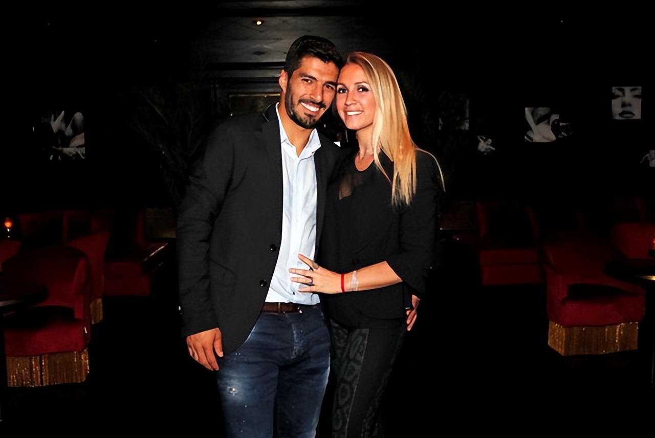 乌拉圭著名球星苏亚雷斯图文,乌拉圭球员苏亚雷斯简历