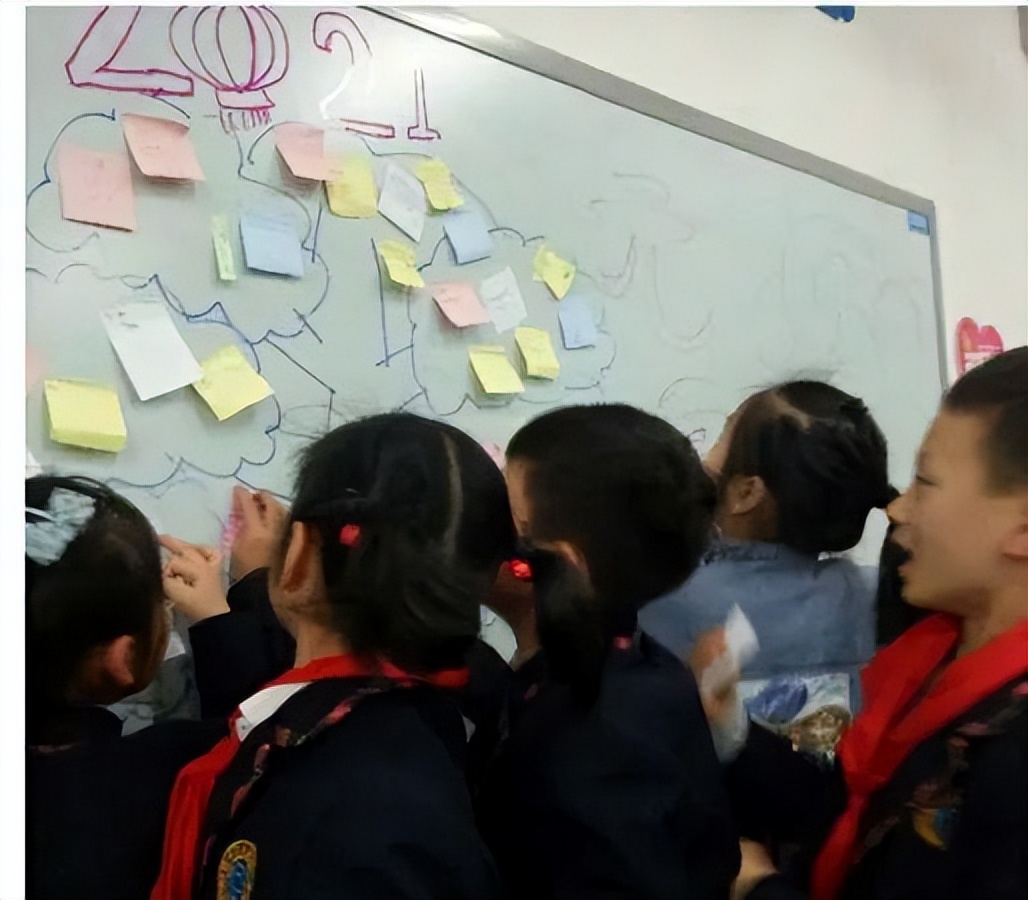 港小榜样||5年级4班——乘风破浪，为梦奋发