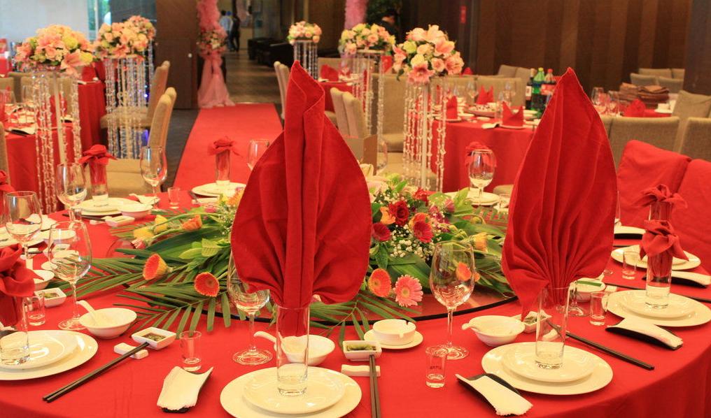 参加同事女儿婚宴时祝酒词怎么说,婚宴祝酒词怎么说又大方又简单