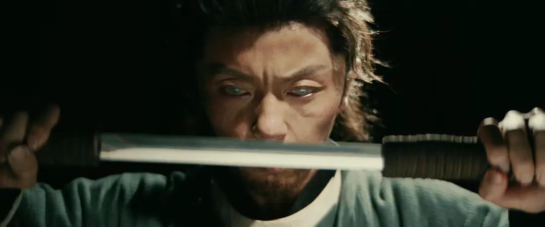 大长腿晶女郎+“过气”动作明星，这组合想不烂都难