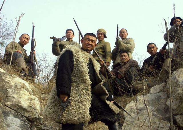 民国第一悍匪，抢72个女人做压寨夫人，死时连外衣都没来得及穿