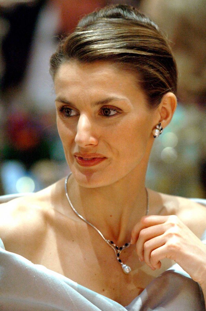 18年王室生活，12对珍珠耳环，莱蒂齐亚对珠宝的品味和衣品一样好