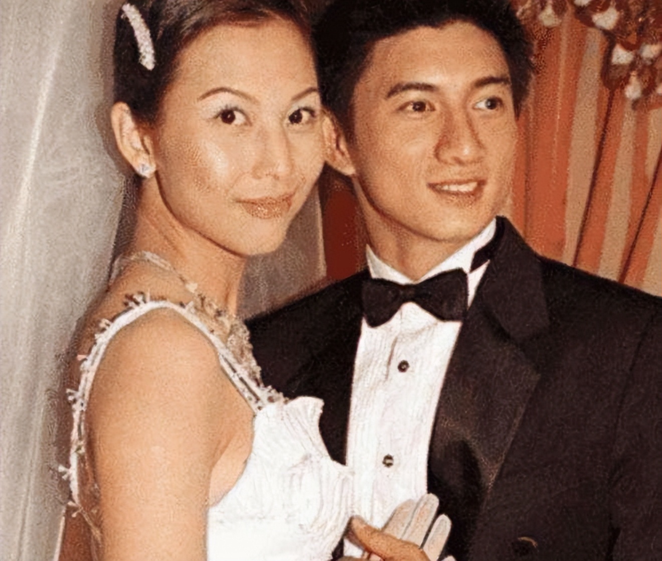 “最惨港姐”蔡少芬：6年获刘銮雄1.6亿资产，为何深得原配喜欢？