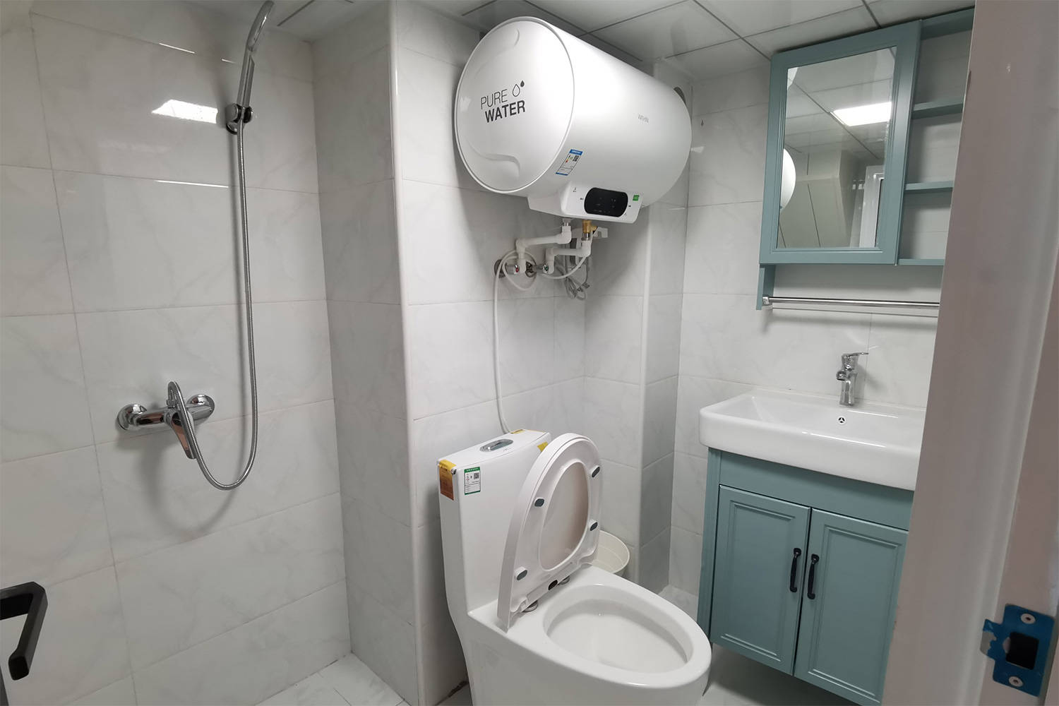 美的电热水器和海尔哪个防电墙好,美的与海尔电热水器哪个更安全