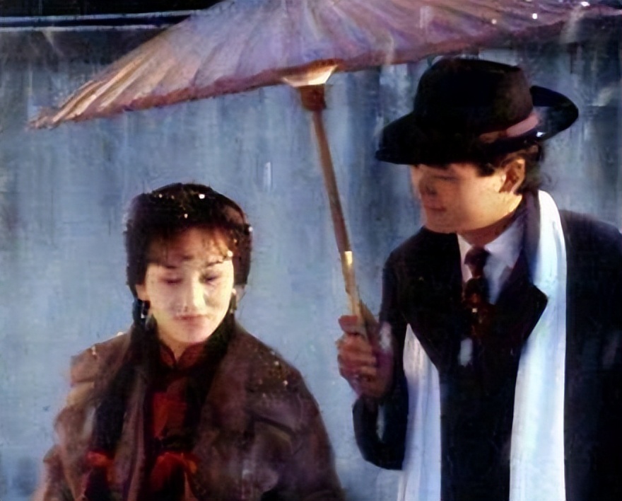 一个时代的逝去一段岁月的追忆：港圈辉煌三十年，豪门盛宴终须别