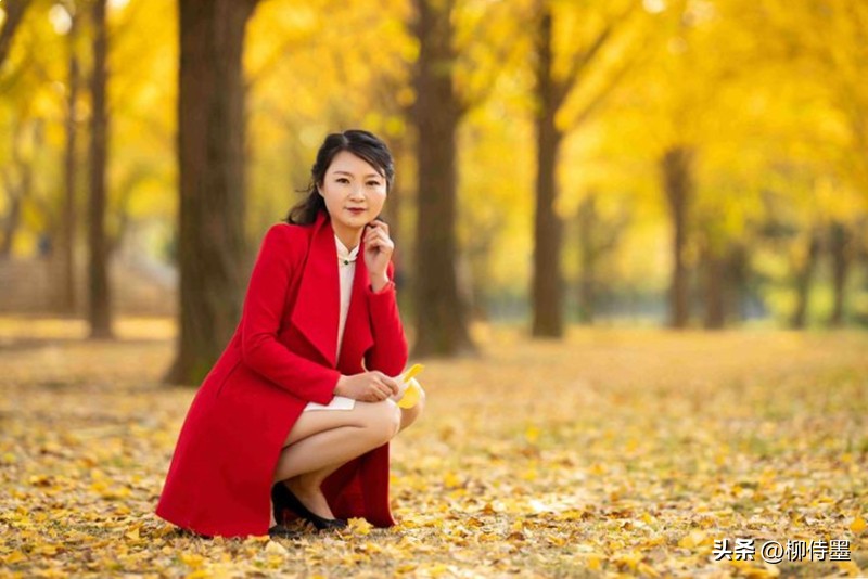 异域风情丝巾拍照姿势大全,如何搭配丝巾拍照姿势好看