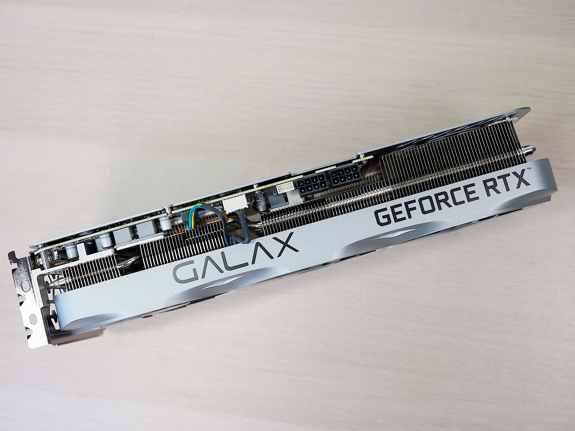 白银经典配色，最强风冷组合，能玩老头环，也是生产力的PC主机