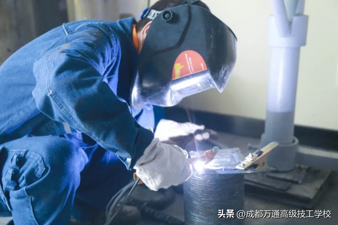 成都焊工培训班一般学费多少,成都焊工免费培训学校