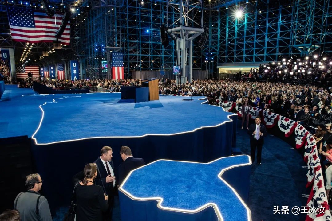 惨败给特朗普的那个夜晚，不服气的希拉里是如何熬过来的？