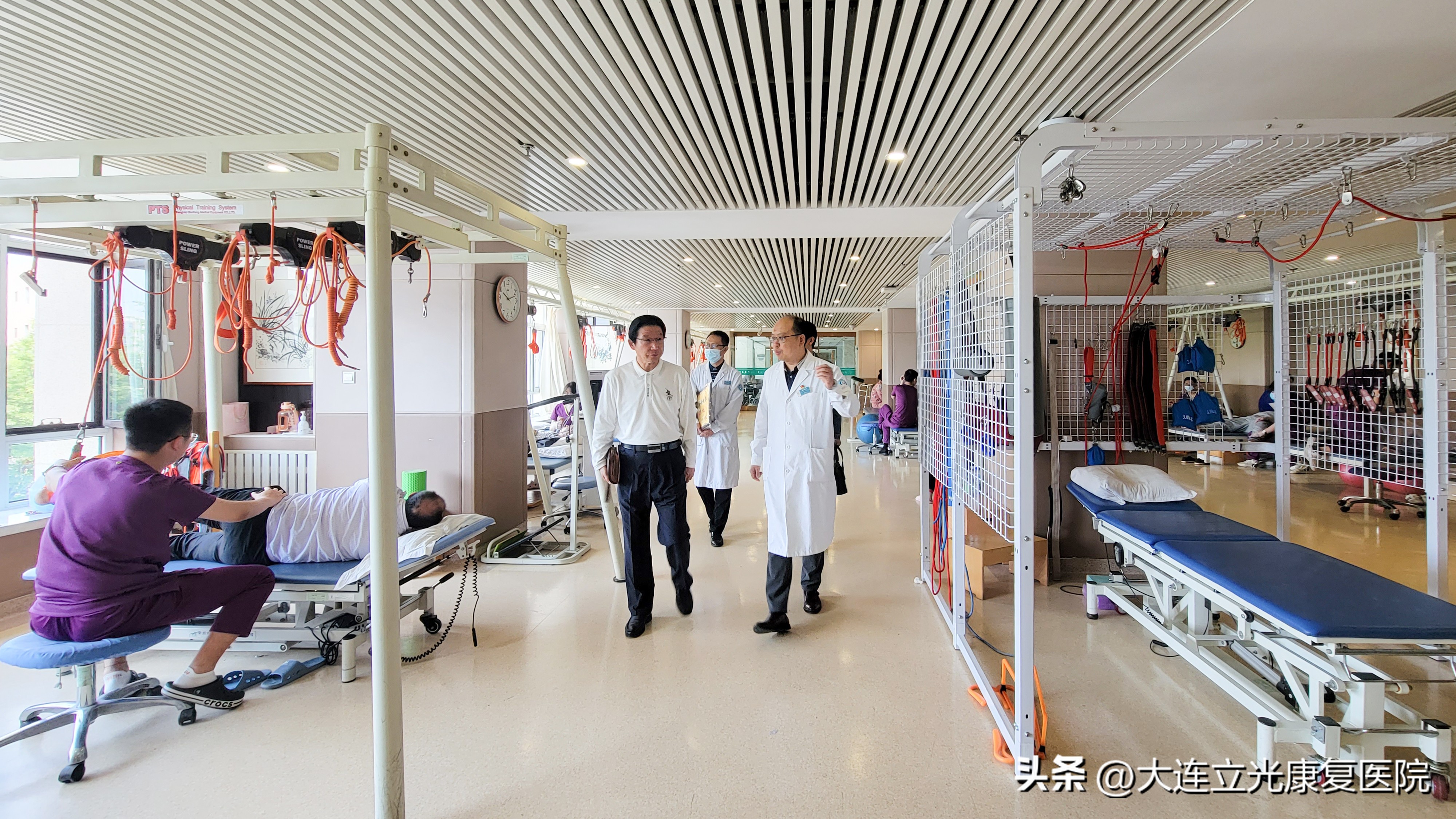 大连医科大学公共卫生学院姜平书记莅临大连立光康复医院调研指导
