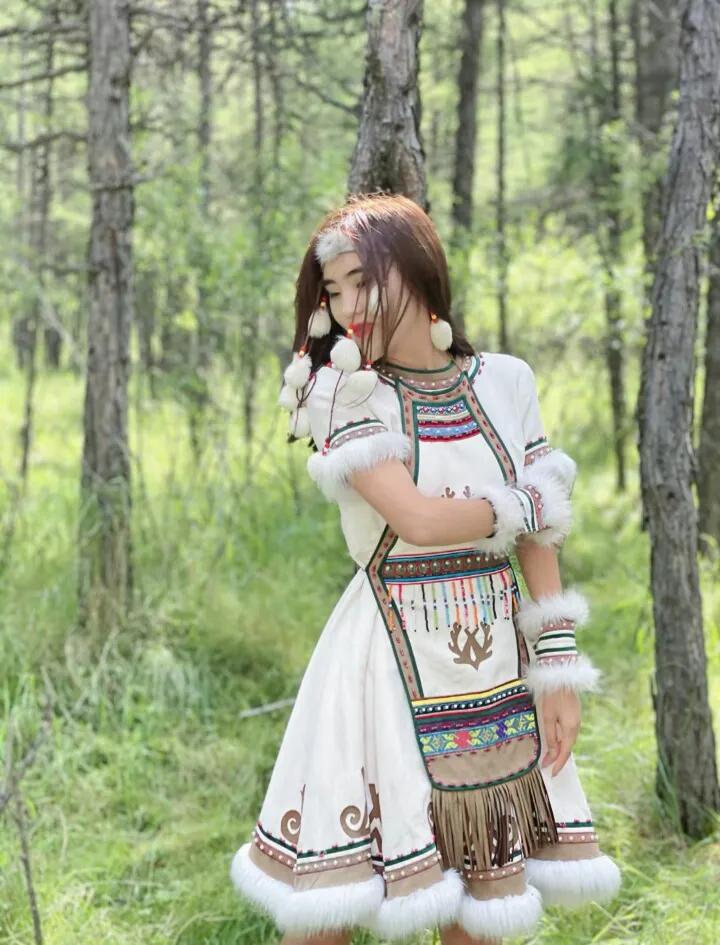 五十六个民族服饰傈僳族,五十六个民族代表服饰图片