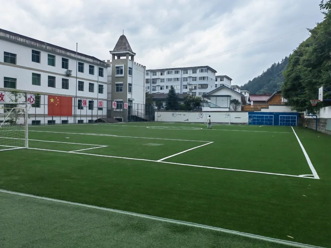 约一场足球赛吧!火烧店首个7人制足球场已建成投用，位置就在
