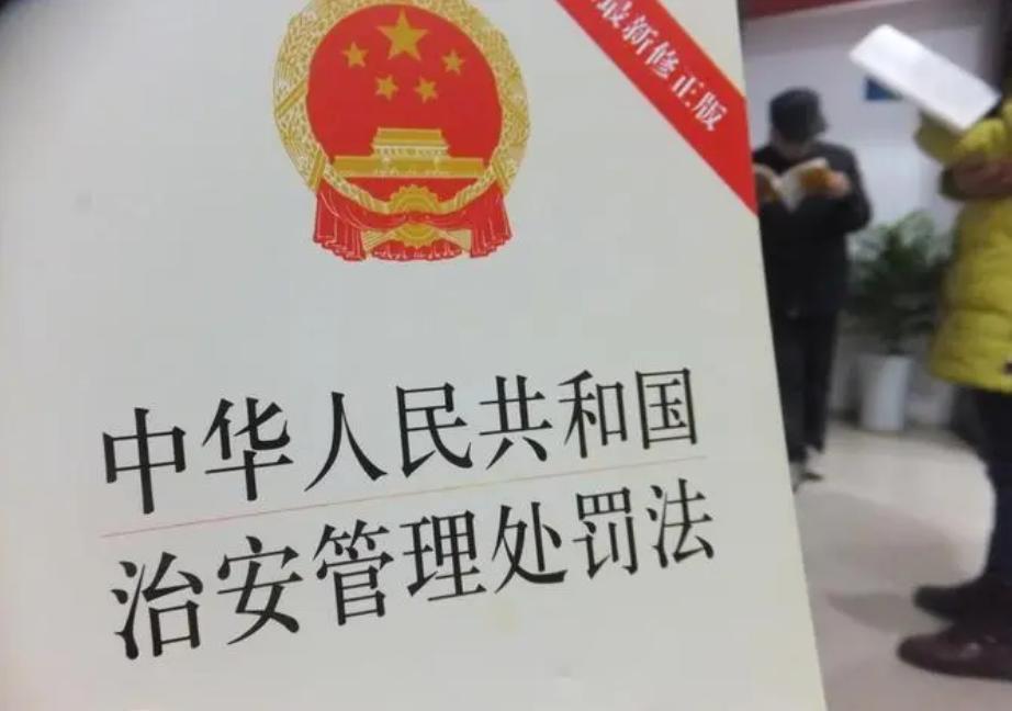 重庆一研究生遭违法传唤完整视频,重庆一研究生遭警察传唤