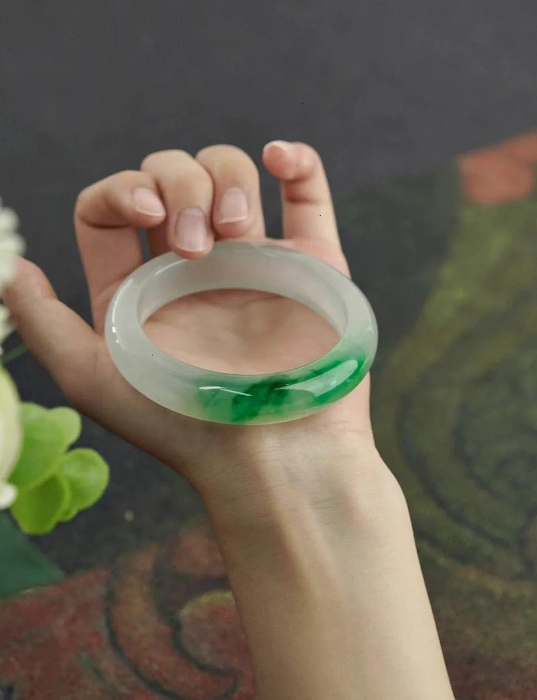 难道这只镯子很差吗?为什么说我糊弄她?