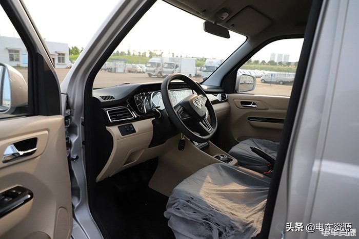 长安跨越星v5五座货箱尺寸,长安跨越星v5和睿行m60哪个货箱大