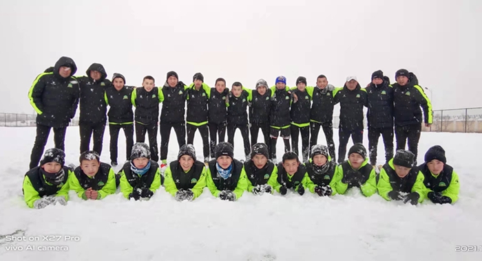 一群追梦的足球少年,在那遥远的地方有一群人