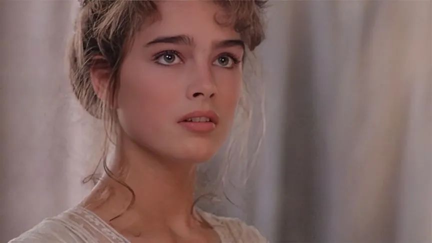 10岁全裸出镜，20岁声称自己仍是处女，“美国舒淇”的裸照风波