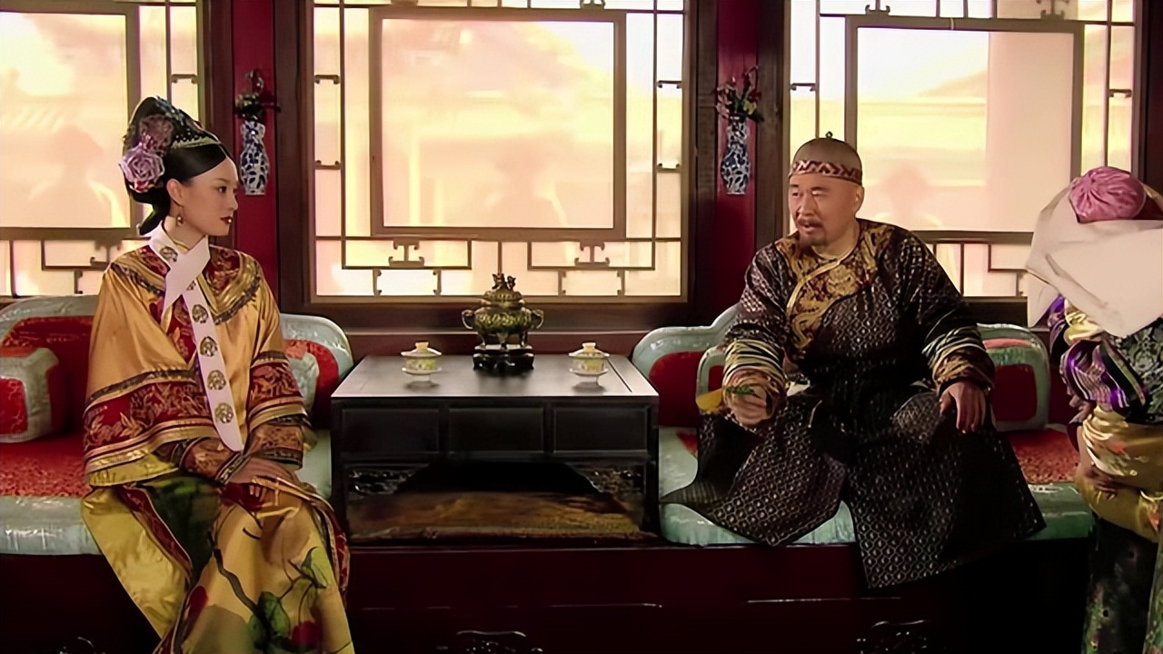 比高领毛衣取暖花样多，马克龙更应引入红楼梦、琅琊榜等古装剧