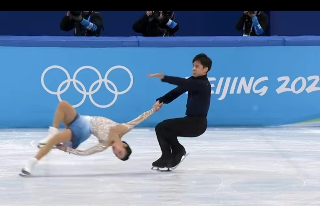 中国双人滑冠军韩聪隋文静摔跤,中国队组合隋文静韩聪夺得金牌