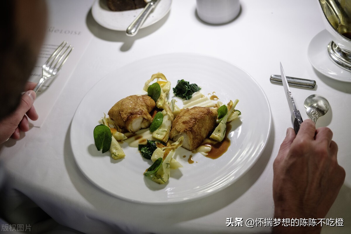 情人节到了给女朋友买什么礼物呢,情人节应该给女朋友买什么礼物