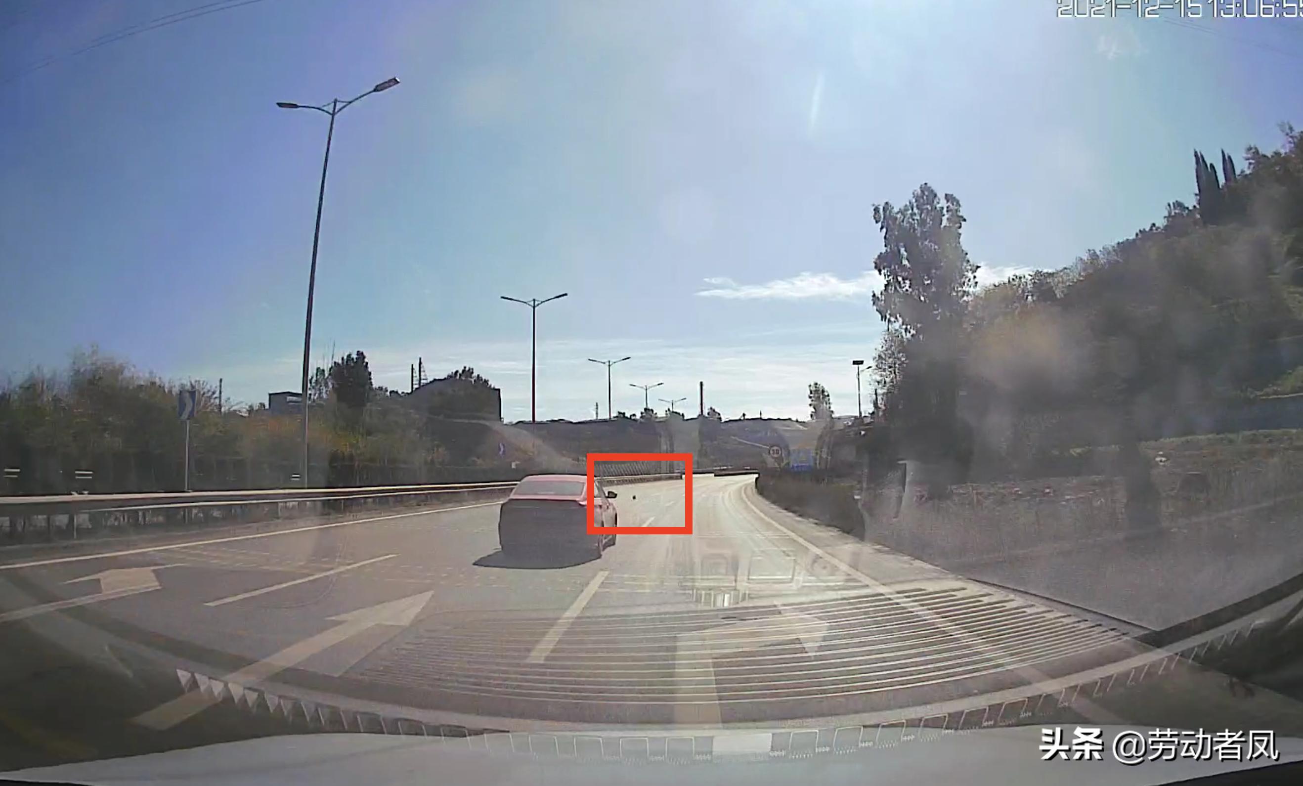 唐dmp前挡风玻璃自爆,唐dmi前挡风玻璃破了走保险吗