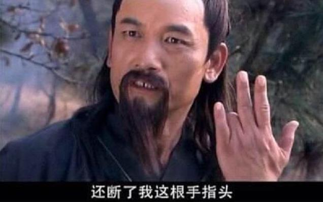 洒枸杞假装喷血、演尸体玩手机，这些穿帮镜头好敷衍，个个离谱