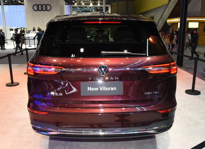 大众威然pk别克gl8谁更能装,大众威然和别克gl8谁更安全