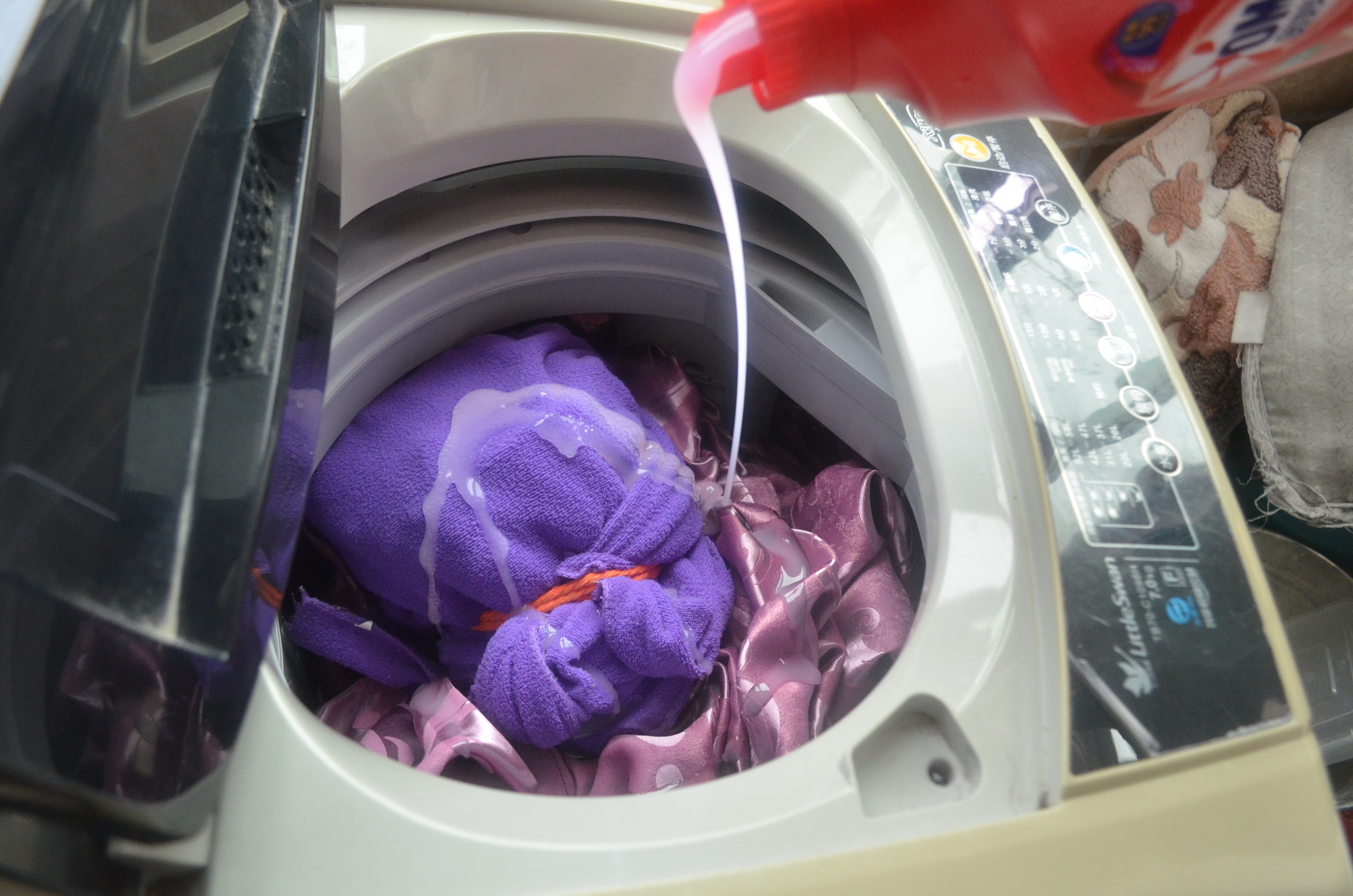 家政公司清洗窗帘教程视频,家里的大窗帘怎么洗