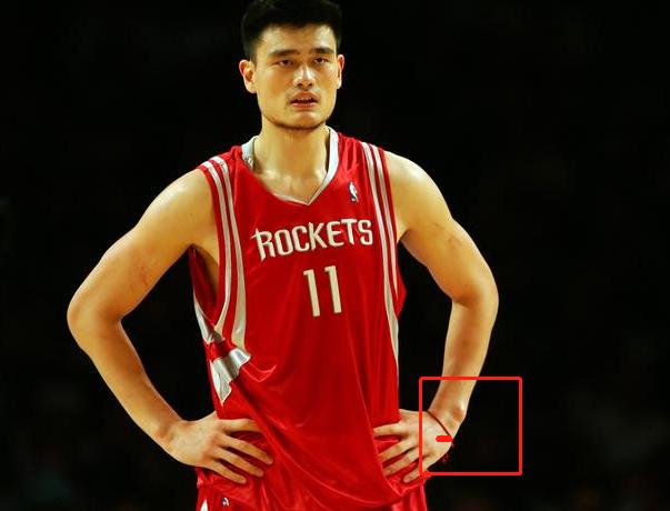 篮球巨星姚明现在的年龄有多大了,姚明为什么退役六年才入选名人堂