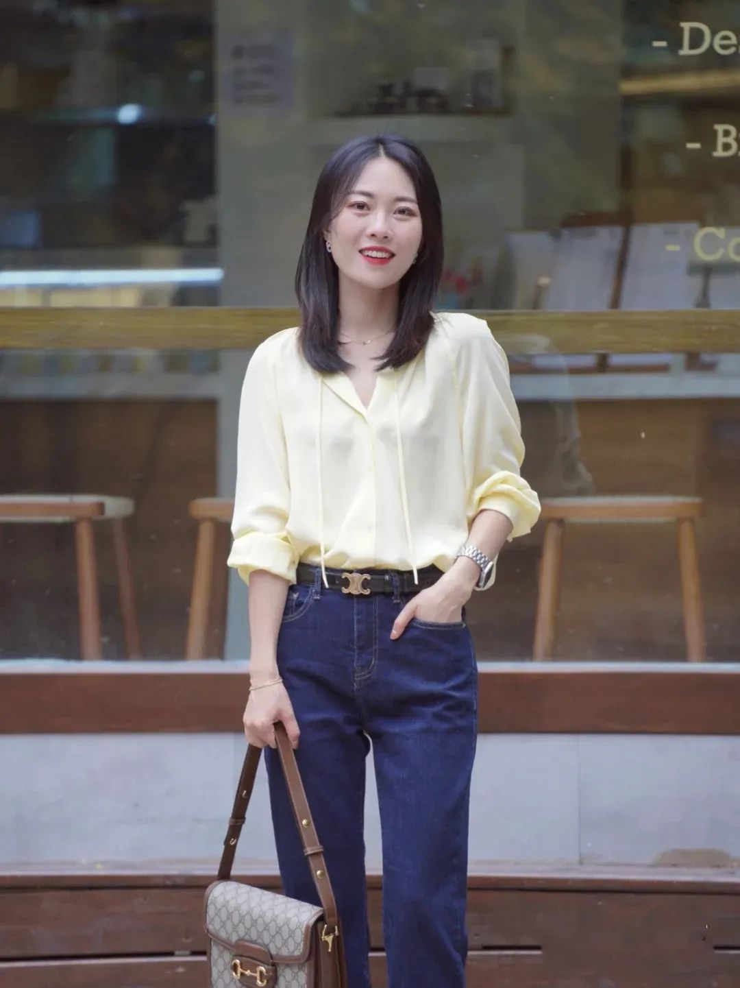 劝衣服别买太多,早春卫衣内搭衬衫